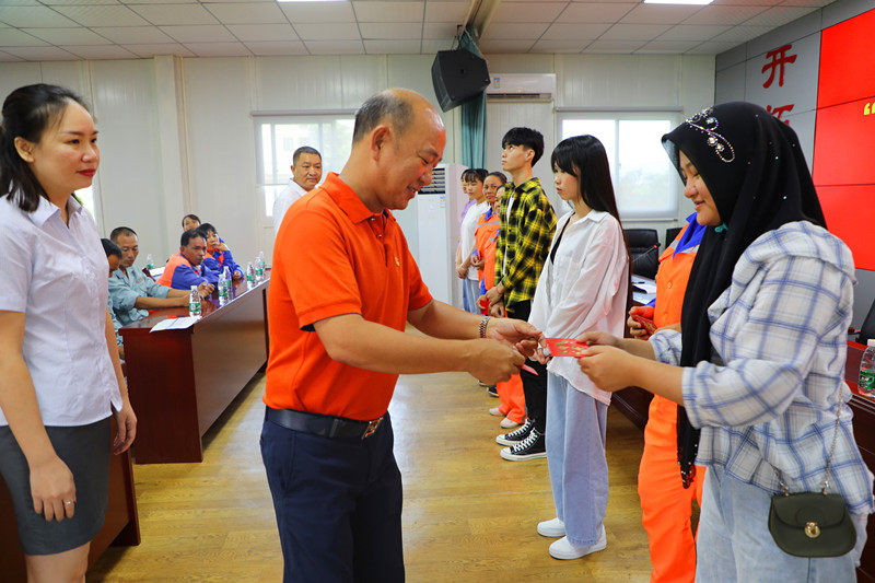 “金秋助學(xué)，圓夢(mèng)明佳！”明佳集團(tuán)黨支部及工會(huì)組織開展愛心助學(xué)活動(dòng)！